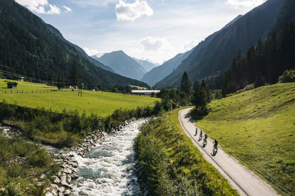 Mountainbiketour_Stubaital_TVB_Stubai_Tirol_Max_Draeger_Roadbiking-Radweg__3_